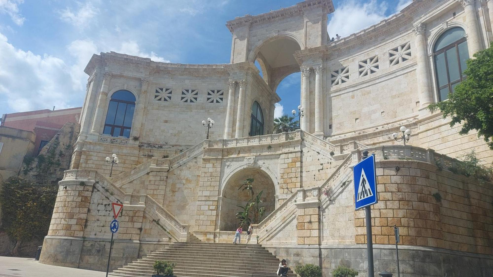 Bastione Home - Casa "Vicky" Каляри Екстериор снимка